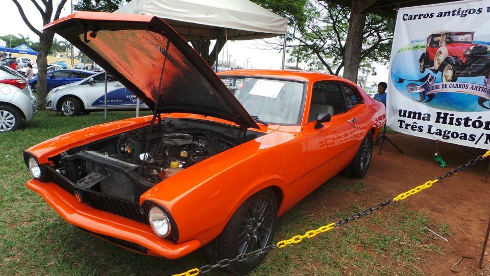 Feira de carros antigos atrai bom público ao Parque de Exposições Feira de carros antigos atrai bom público ao Parque de Exposições