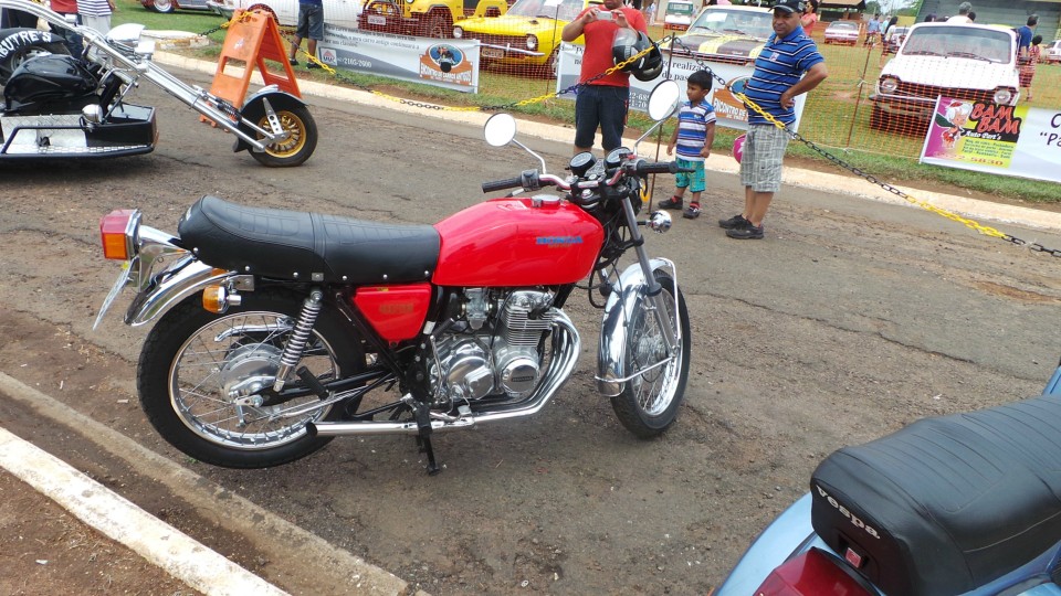 Feira de carros antigos atrai bom público ao Parque de Exposições Feira de carros antigos atrai bom público ao Parque de Exposições