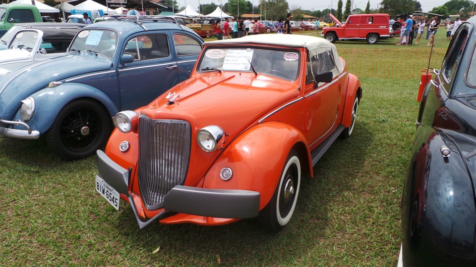Feira de carros antigos atrai bom público ao Parque de Exposições Feira de carros antigos atrai bom público ao Parque de Exposições