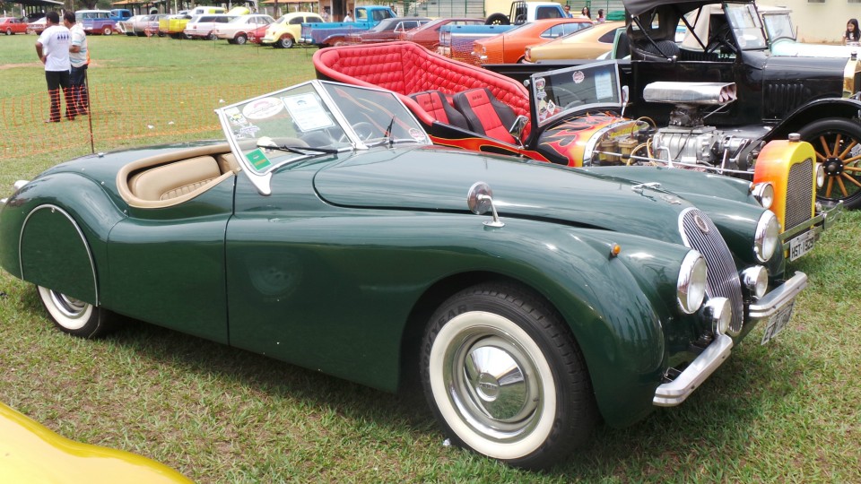Feira de carros antigos atrai bom público ao Parque de Exposições Feira de carros antigos atrai bom público ao Parque de Exposições