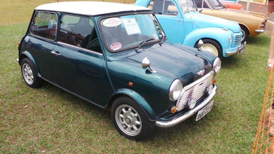 Feira de carros antigos atrai bom público ao Parque de Exposições Feira de carros antigos atrai bom público ao Parque de Exposições