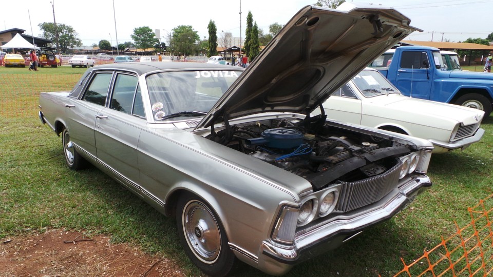 Feira de carros antigos atrai bom público ao Parque de Exposições Feira de carros antigos atrai bom público ao Parque de Exposições