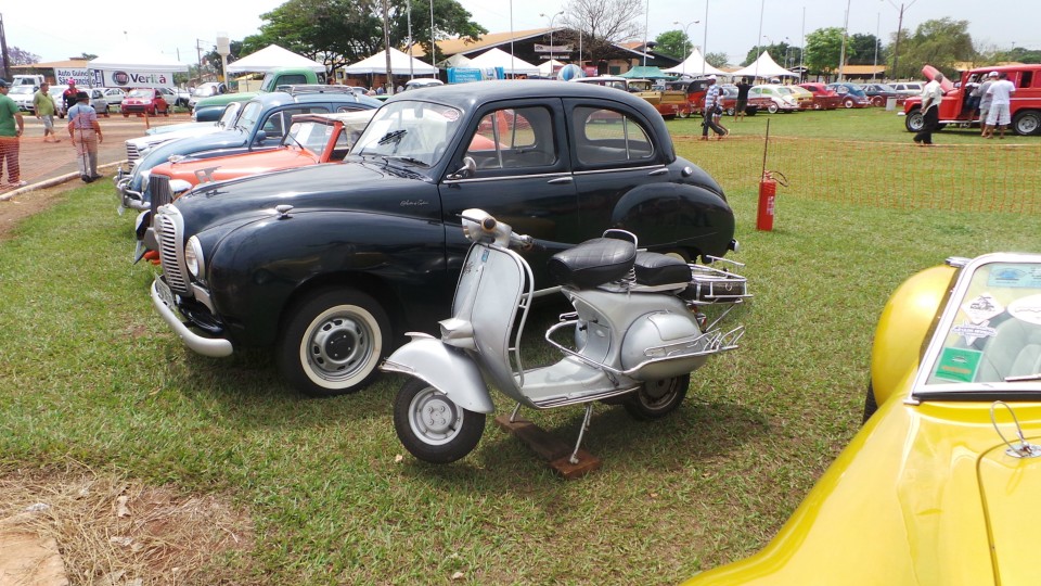 Feira de carros antigos atrai bom público ao Parque de Exposições Feira de carros antigos atrai bom público ao Parque de Exposições