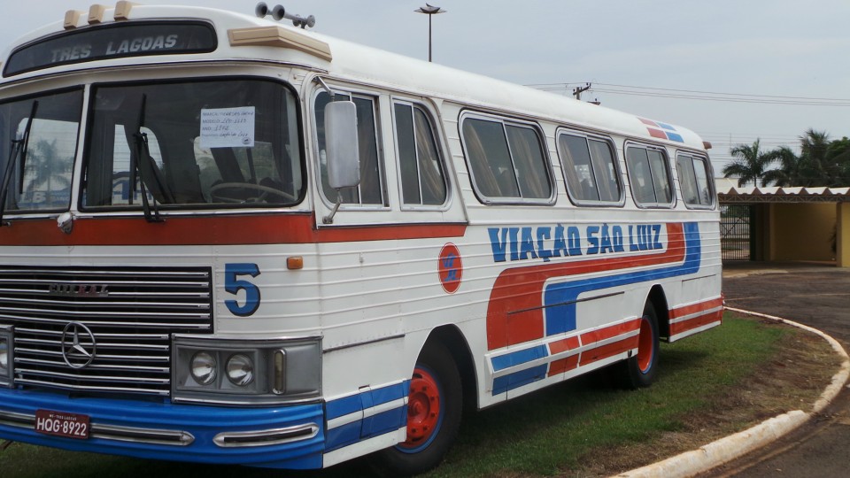 Feira de carros antigos atrai bom público ao Parque de Exposições Feira de carros antigos atrai bom público ao Parque de Exposições