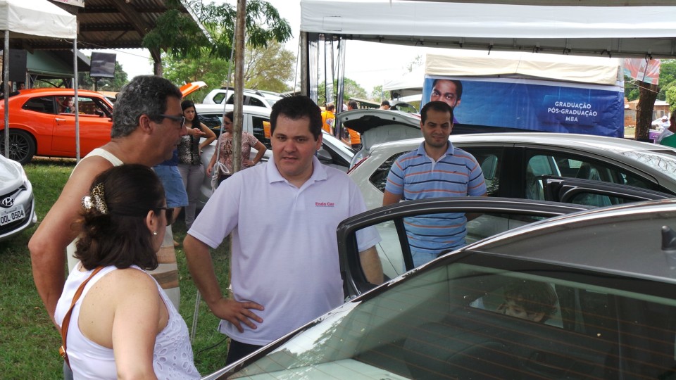 Feira de carros antigos atrai bom público ao Parque de Exposições Feira de carros antigos atrai bom público ao Parque de Exposições