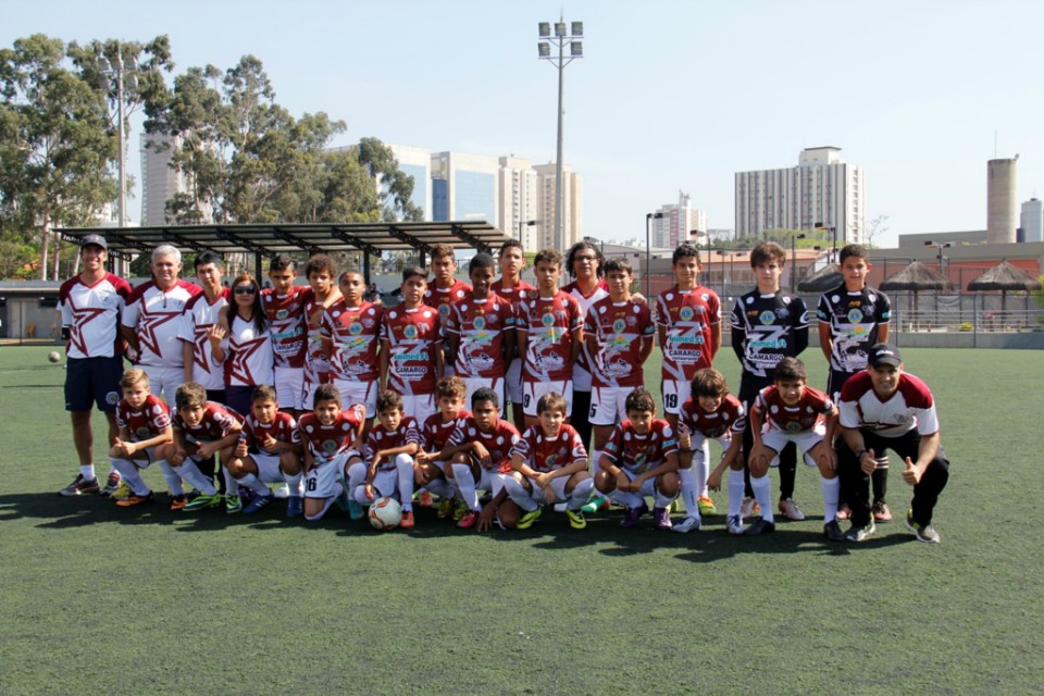 Meninos de projeto de Três Lagoas vivem sonho de jogar contra o Corinthians e Ponte Preta Meninos de projeto de Três Lagoas vivem sonho de jogar contra o Corinthians e Ponte Preta