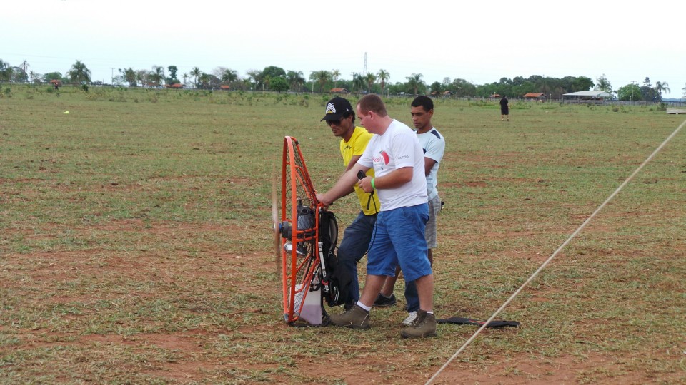 Pilotos de paramotor do Brasil e do mundo disputam Festival Aéreo em Três Lagoas