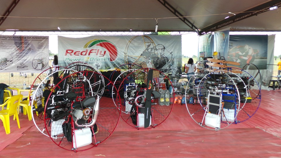 Pilotos de paramotor do Brasil e do mundo disputam Festival Aéreo em Três Lagoas