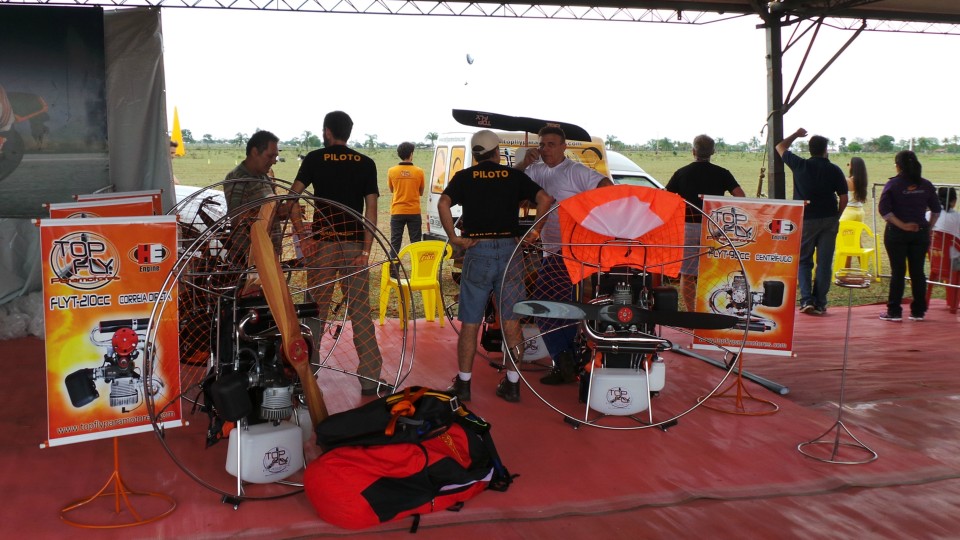 Pilotos de paramotor do Brasil e do mundo disputam Festival Aéreo em Três Lagoas