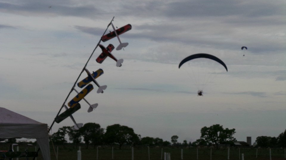 Pilotos de paramotor do Brasil e do mundo disputam Festival Aéreo em Três Lagoas