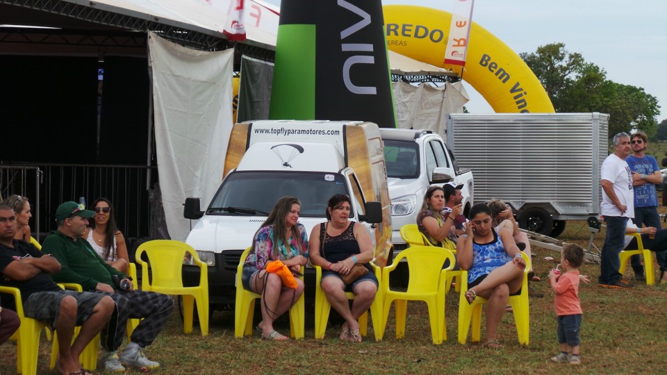 Pilotos de paramotor do Brasil e do mundo disputam Festival Aéreo em Três Lagoas