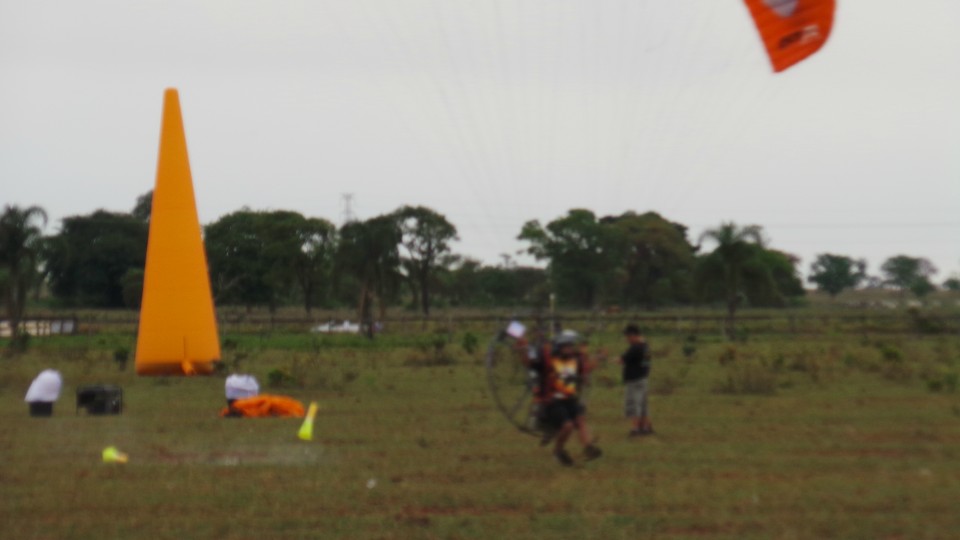 Pilotos de paramotor do Brasil e do mundo disputam Festival Aéreo em Três Lagoas