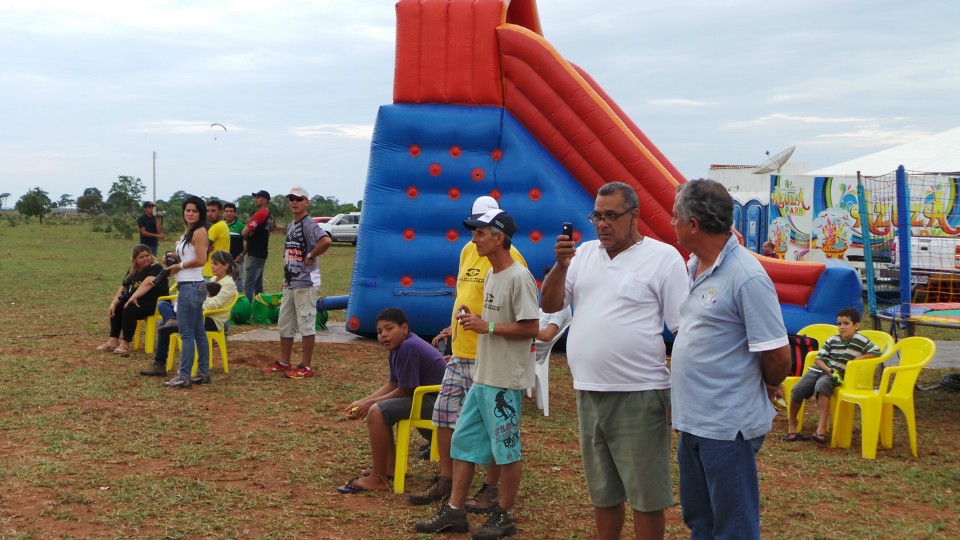 Pilotos de paramotor do Brasil e do mundo disputam Festival Aéreo em Três Lagoas