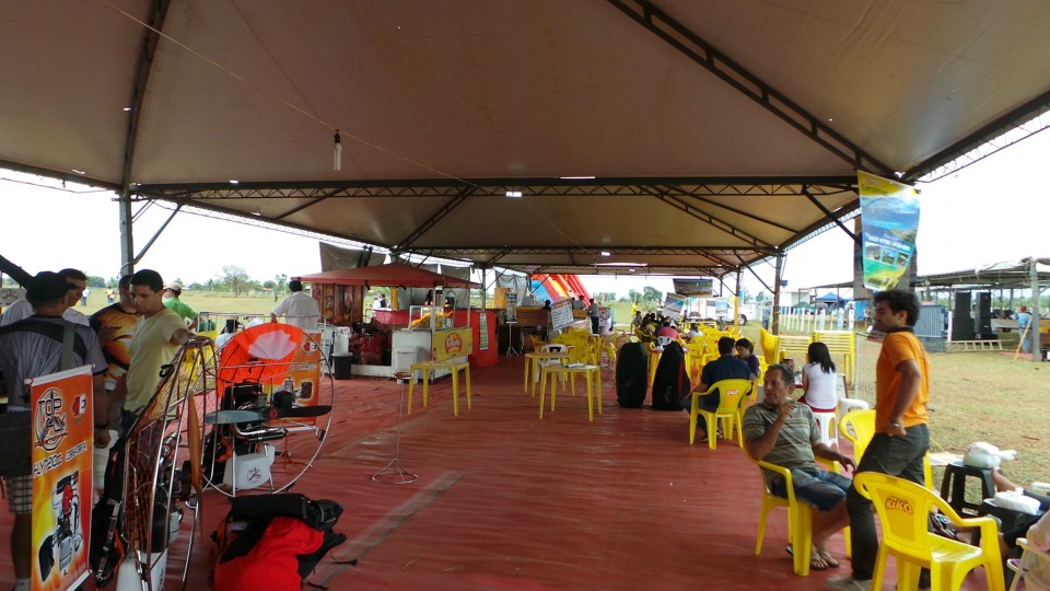 Pilotos de paramotor do Brasil e do mundo disputam Festival Aéreo em Três Lagoas