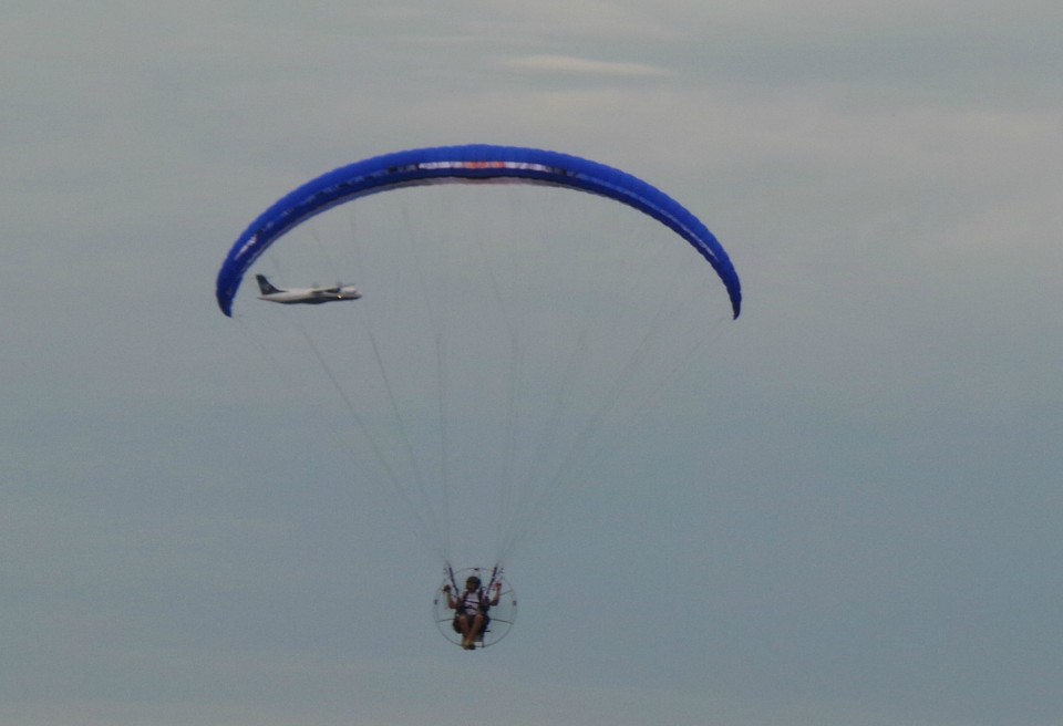 Pilotos de paramotor do Brasil e do mundo disputam Festival Aéreo em Três Lagoas