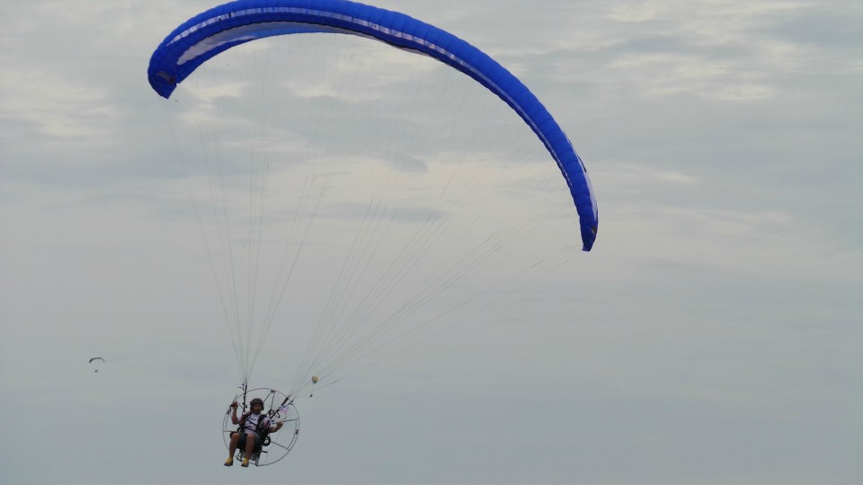 Pilotos de paramotor do Brasil e do mundo disputam Festival Aéreo em Três Lagoas