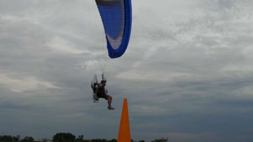 Pilotos de paramotor do Brasil e do mundo disputam Festival Aéreo em Três Lagoas