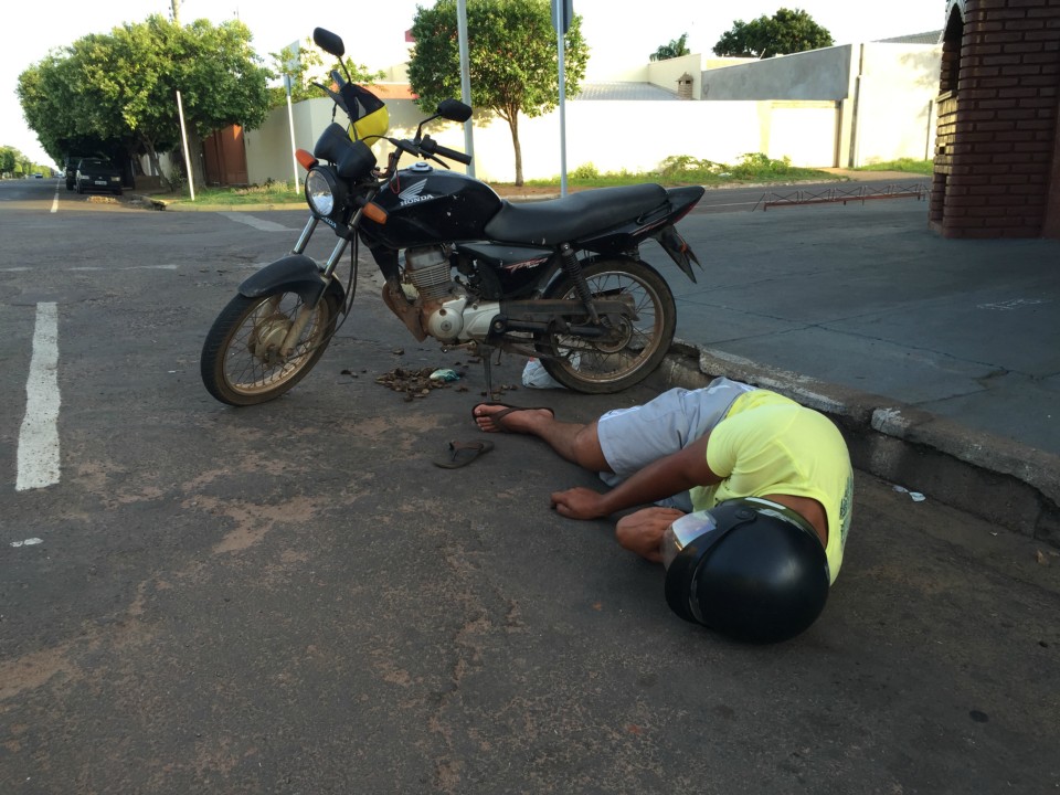 Motociclista sai "travado" de churrasco e acaba preso