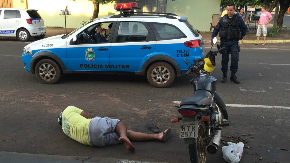 Motociclista sai "travado" de churrasco e acaba preso