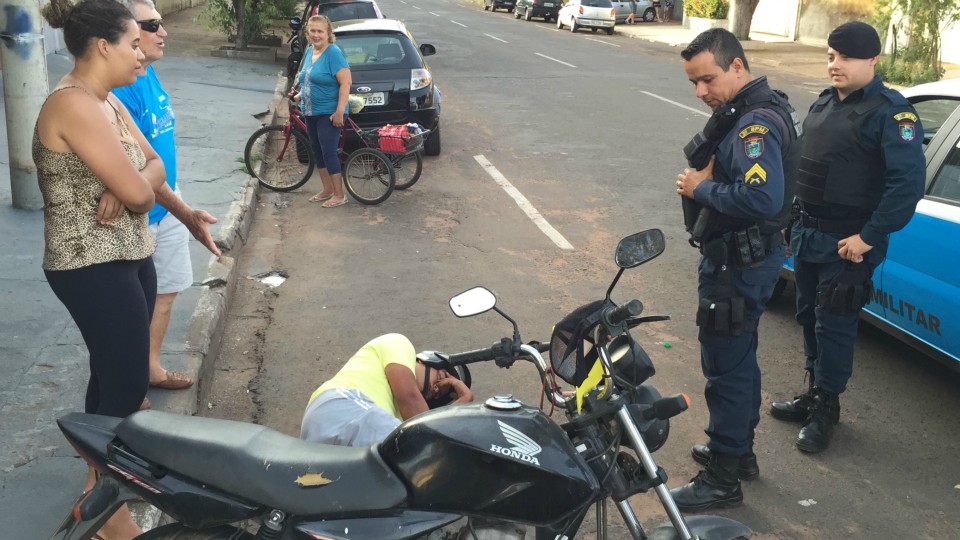 Motociclista sai "travado" de churrasco e acaba preso