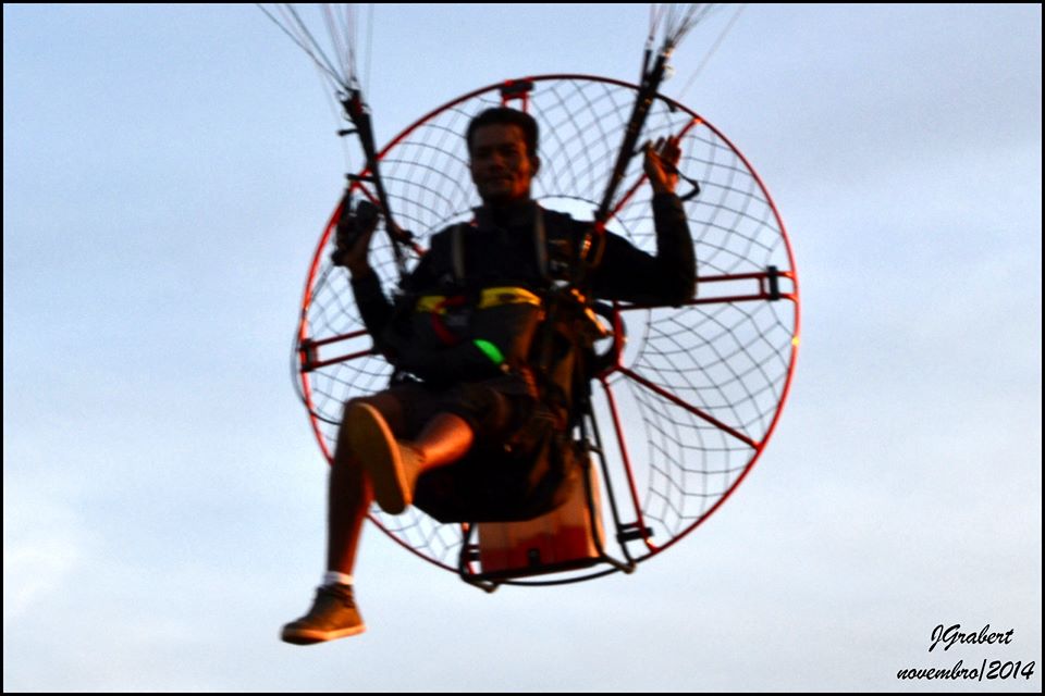 Piloto de paramotor de Três Lagoas desbrava Chapada dos Guimarães