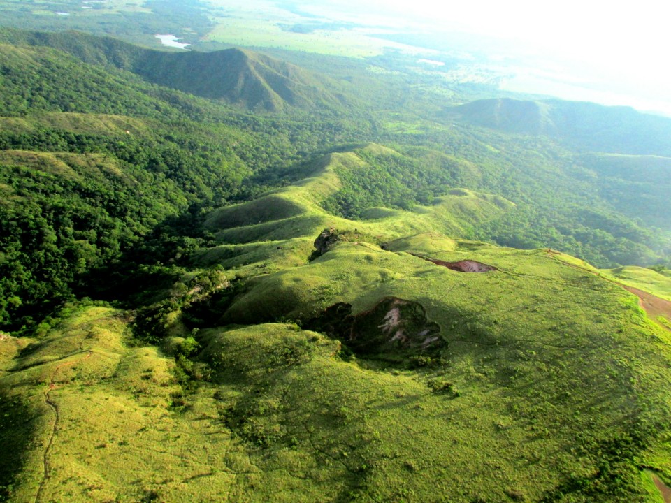 Piloto de paramotor de Três Lagoas desbrava Chapada dos Guimarães