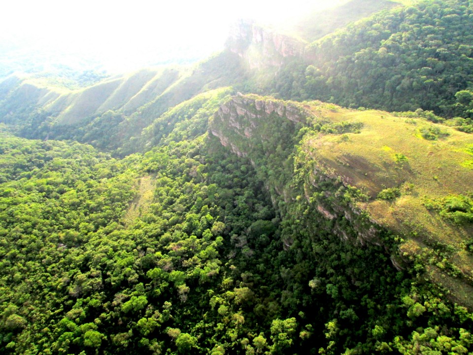 Piloto de paramotor de Três Lagoas desbrava Chapada dos Guimarães