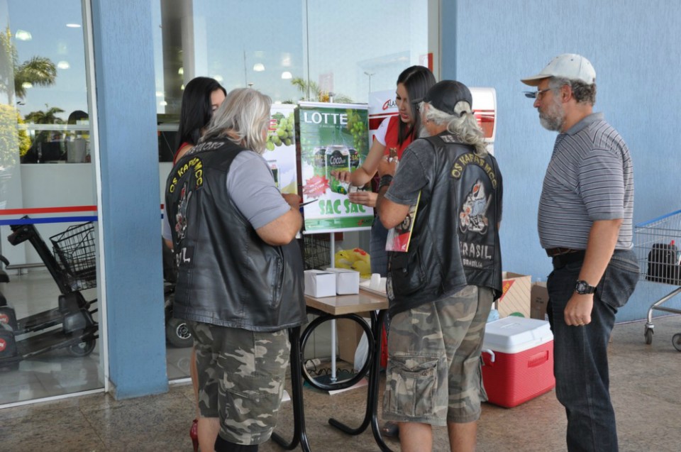 Motociclistas chegam à fronteira para o "Motorcycle 2014"