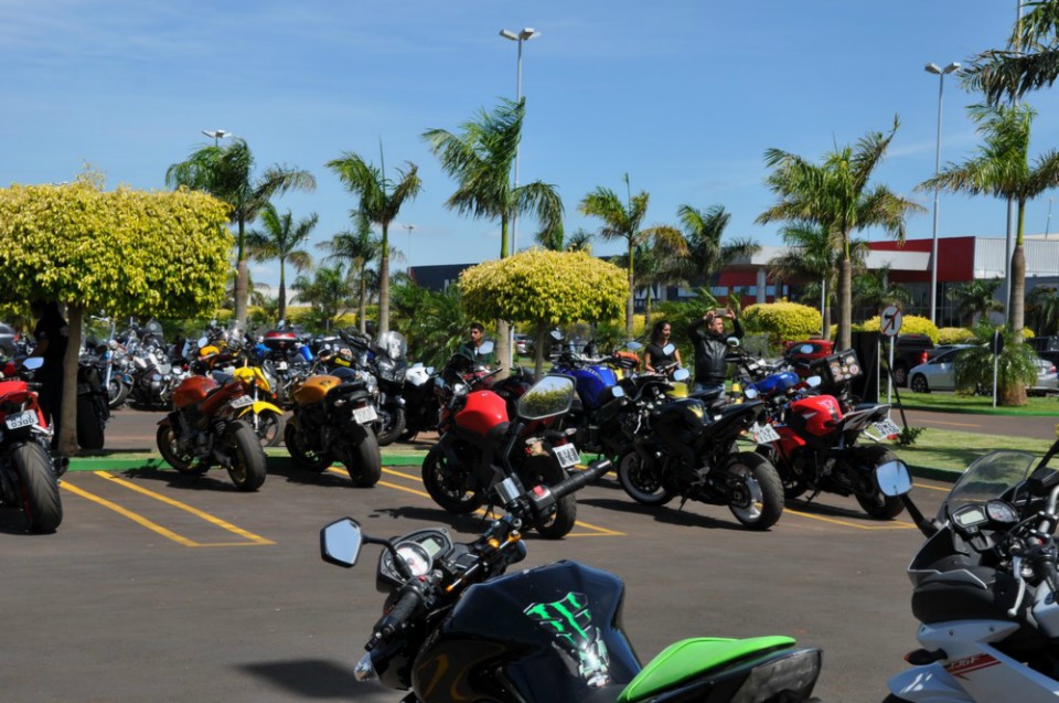 Motociclistas chegam à fronteira para o "Motorcycle 2014"