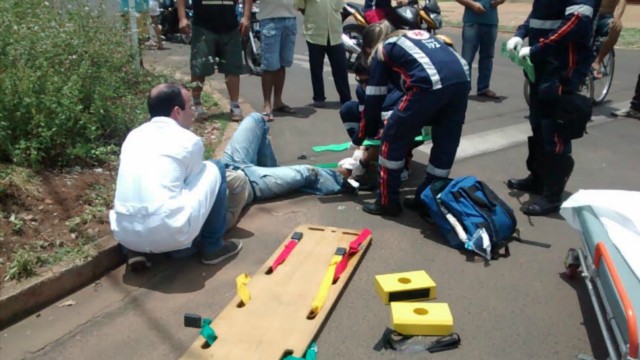 Na contra mão, idoso atropela motociclista no Santos Dumont