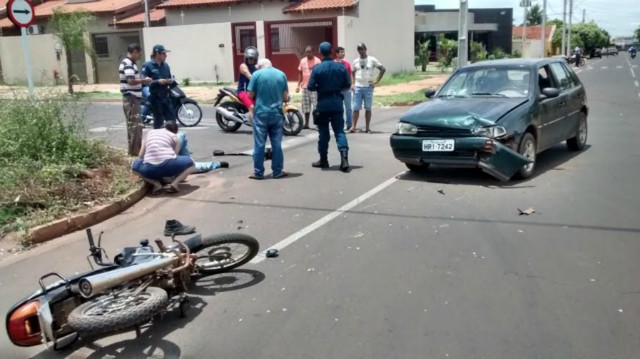 Na contra mão, idoso atropela motociclista no Santos Dumont