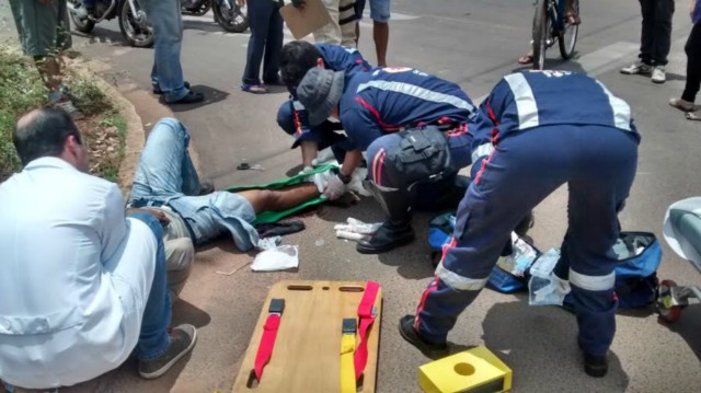 Na contra mão, idoso atropela motociclista no Santos Dumont