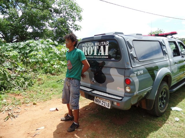 Homem armado assalta caminhão de refrigerantes