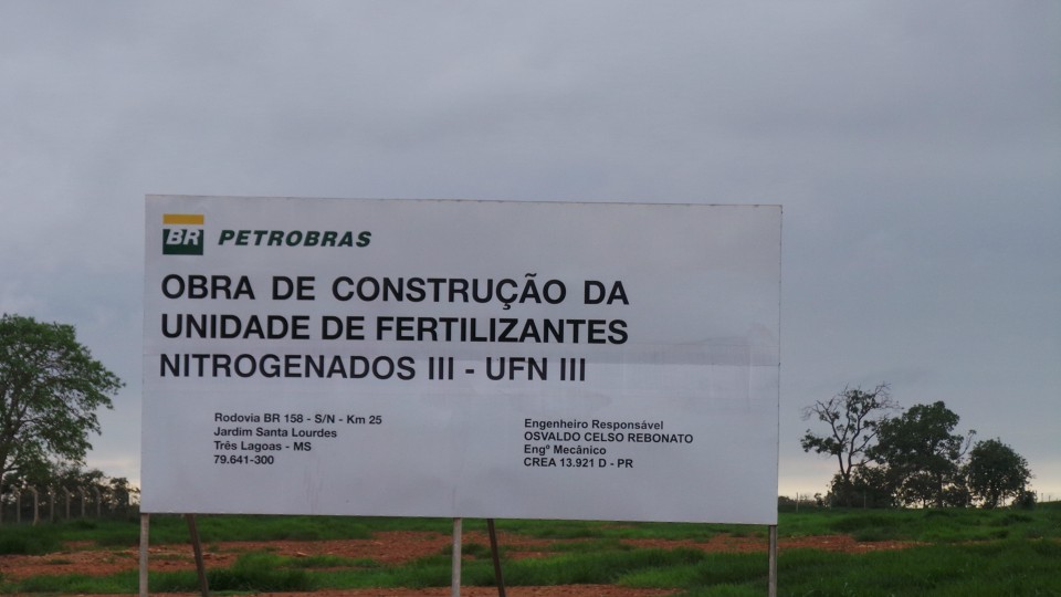 Trabalhadores protestam em frente ao canteiro da UFN3 e interditam BR-158