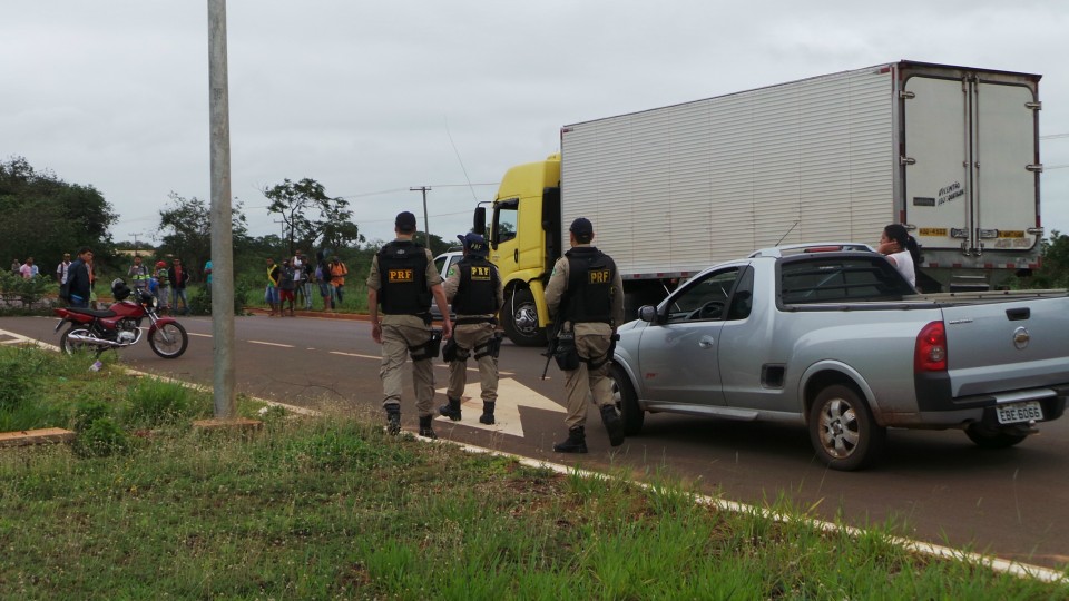 Trabalhadores protestam em frente ao canteiro da UFN3 e interditam BR-158