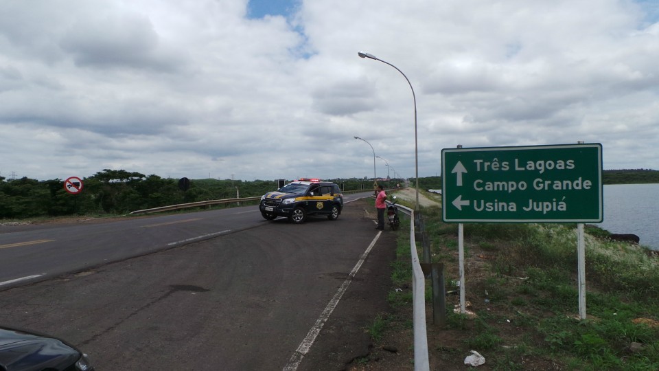 Sem receber rescisões trabalhadores fecham duas importantes rodovias de Três Lagoas