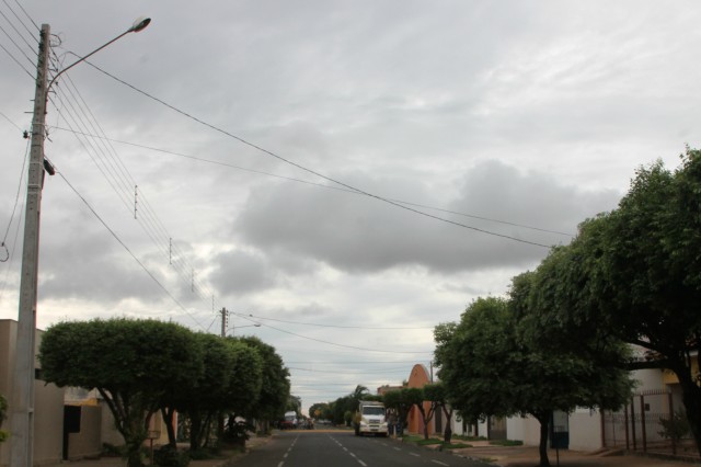 AGORA: céu parcialmente nublado em Três Lagoas