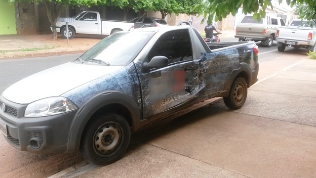 Acidente no bairro Santa Rita deixa carros danificados