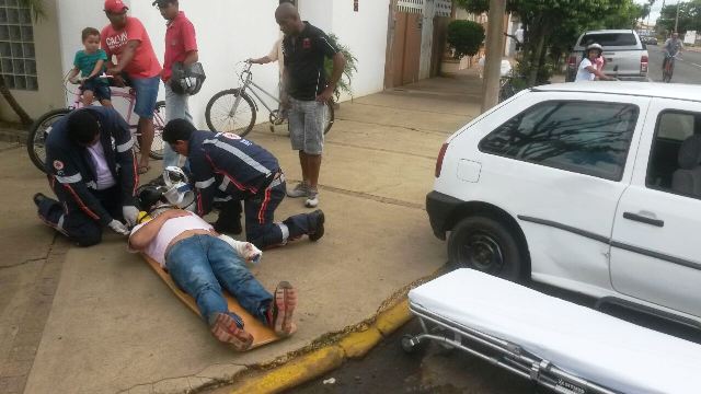 Acidente na Avenida Capitão Olinto Mancini deixa motociclista ferido