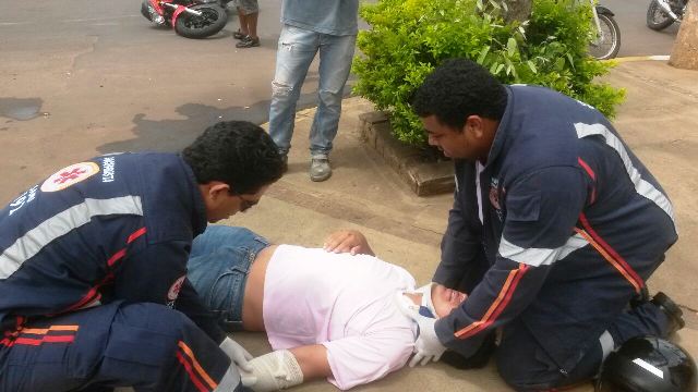 Acidente na Avenida Capitão Olinto Mancini deixa motociclista ferido
