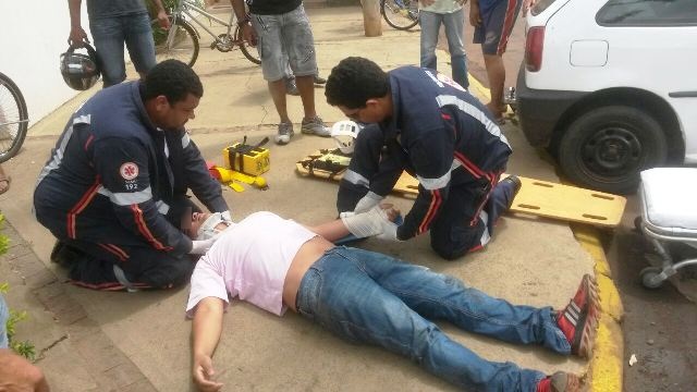 Acidente na Avenida Capitão Olinto Mancini deixa motociclista ferido