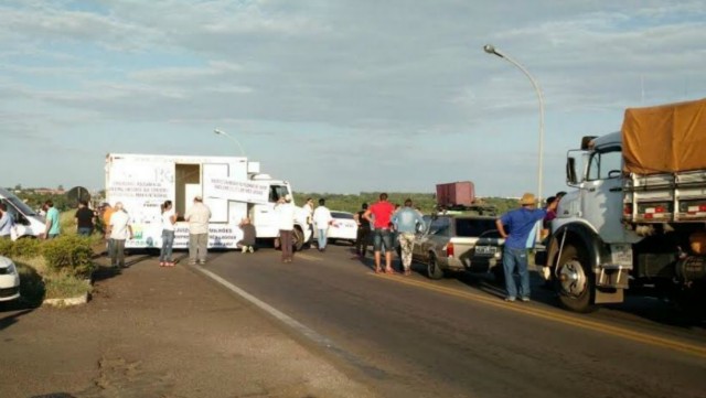 Empresários interditam tráfego na BR-262 em protesto pelo calote da UFN3/Petrobras