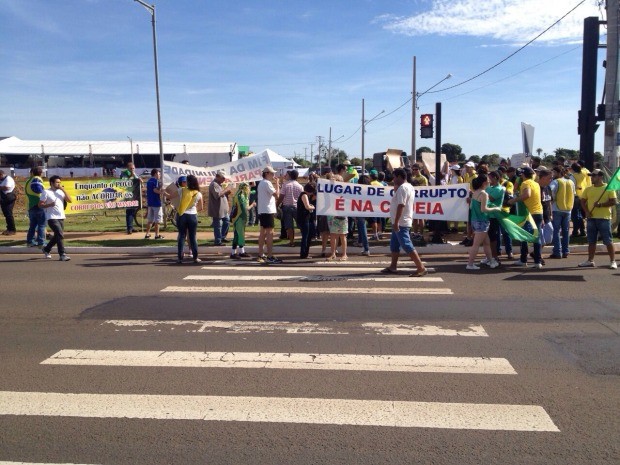 Protestos marcam visita da presidenta da República a MS