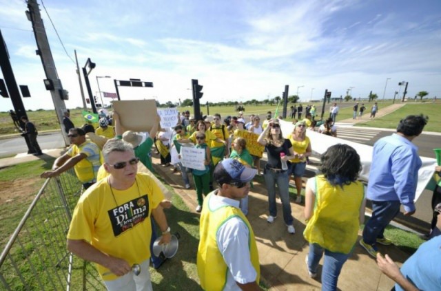 Protestos marcam visita da presidenta da República a MS
