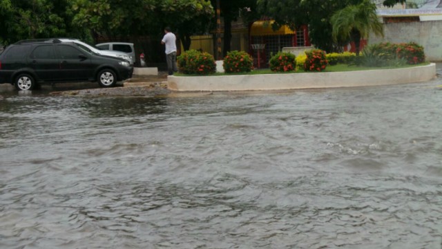 Três Lagoas fica alagada, após pouco mais de uma hora de chuvas fortes e ininterruptas Três Lagoas fica alagada, após pouco mais de uma hora de chuvas fortes e ininterruptas
