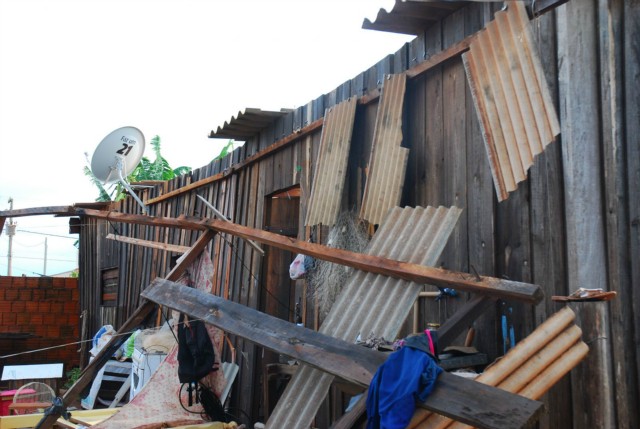 Temporal provoca estragos e deixa famílias desabrigadas em Bataguassu