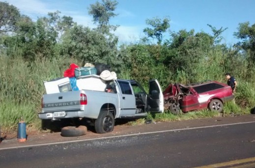 Funcionário público e cantor morrem em colisão de Parati e caminhonete, na BR-158