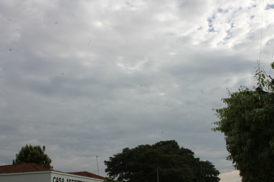Com tempo nublado, há previsão de pouca chuva para hoje em Três Lagoas