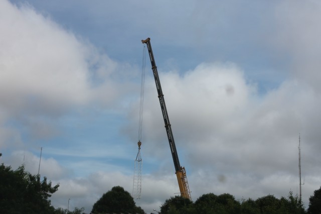 Sede do 2° BPM começa a instalar torre de recepção do projeto de vídeomonitoramento