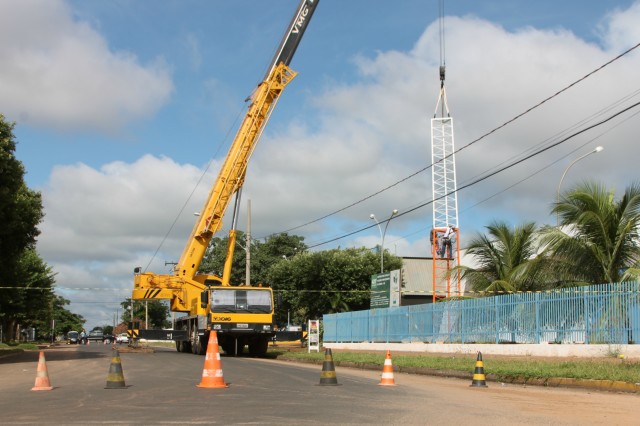 Sede do 2° BPM começa a instalar torre de recepção do projeto de vídeomonitoramento